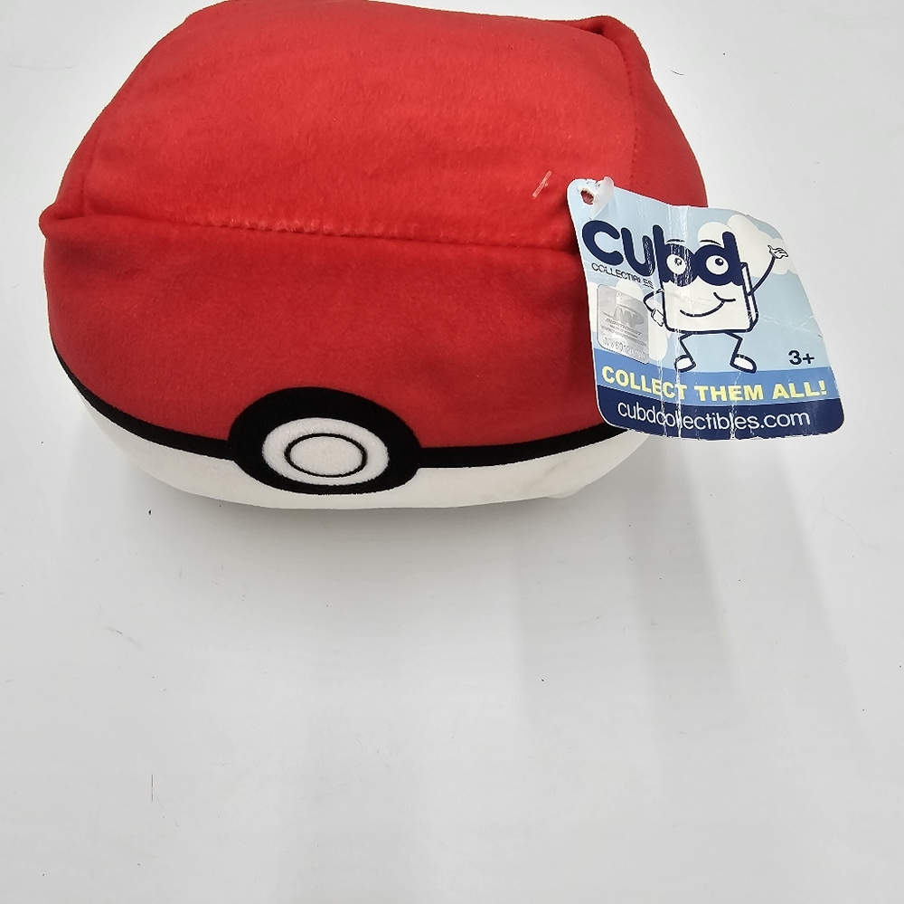 Cubd Plush Pokémon Pokeball New with tag